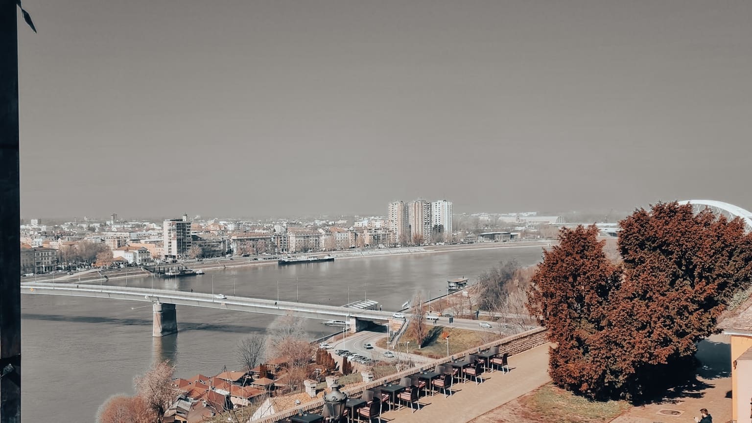 Pogled na Novi Sad i Dunav sa Petrovaradinske tvrđave